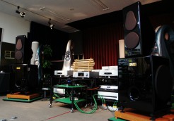 HE-1000 Speaker System